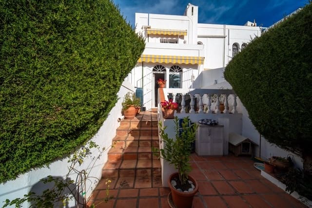 2 quarto Casa em Banda para venda em Nerja com piscina - 300 000 € (Ref: 8887528)