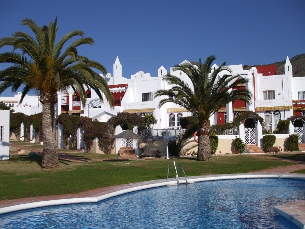 2 quarto Casa em Banda para venda em Nerja com piscina - 300 000 € (Ref: 8887528)
