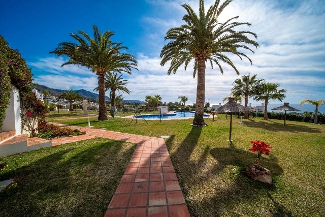 2 quarto Casa em Banda para venda em Nerja com piscina - 300 000 € (Ref: 8887528)