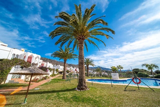 2 quarto Casa em Banda para venda em Nerja com piscina - 300 000 € (Ref: 8887528)