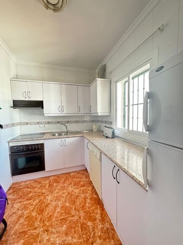 4 bedroom Apartment for sale in Nerja with pool - € 390,000 (Ref: 8926143)