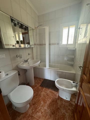 4 bedroom Apartment for sale in Nerja with pool - € 390,000 (Ref: 8926143)