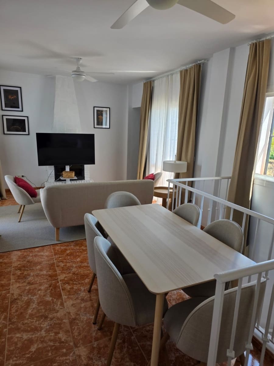 4 bedroom Apartment for sale in Nerja with pool - € 390,000 (Ref: 8926143)