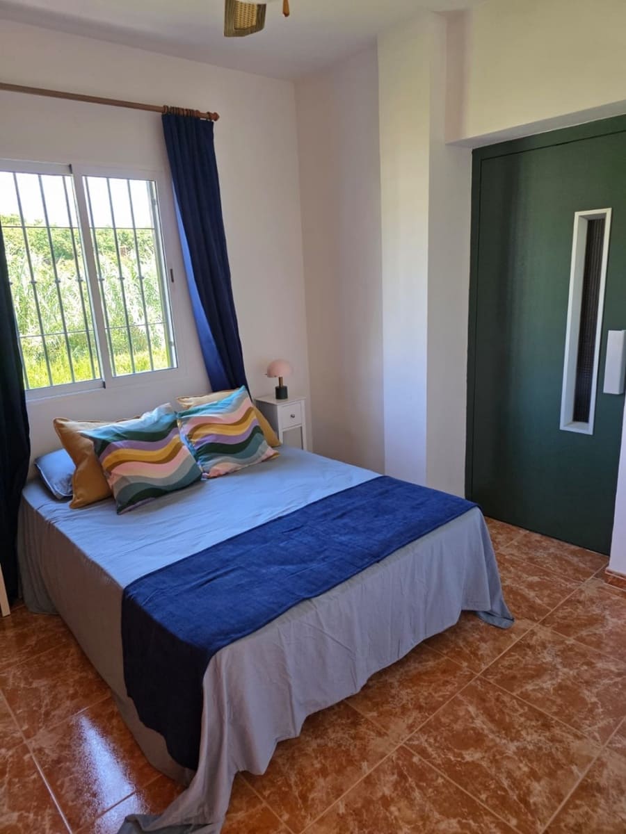 4 bedroom Apartment for sale in Nerja with pool - € 390,000 (Ref: 8926143)