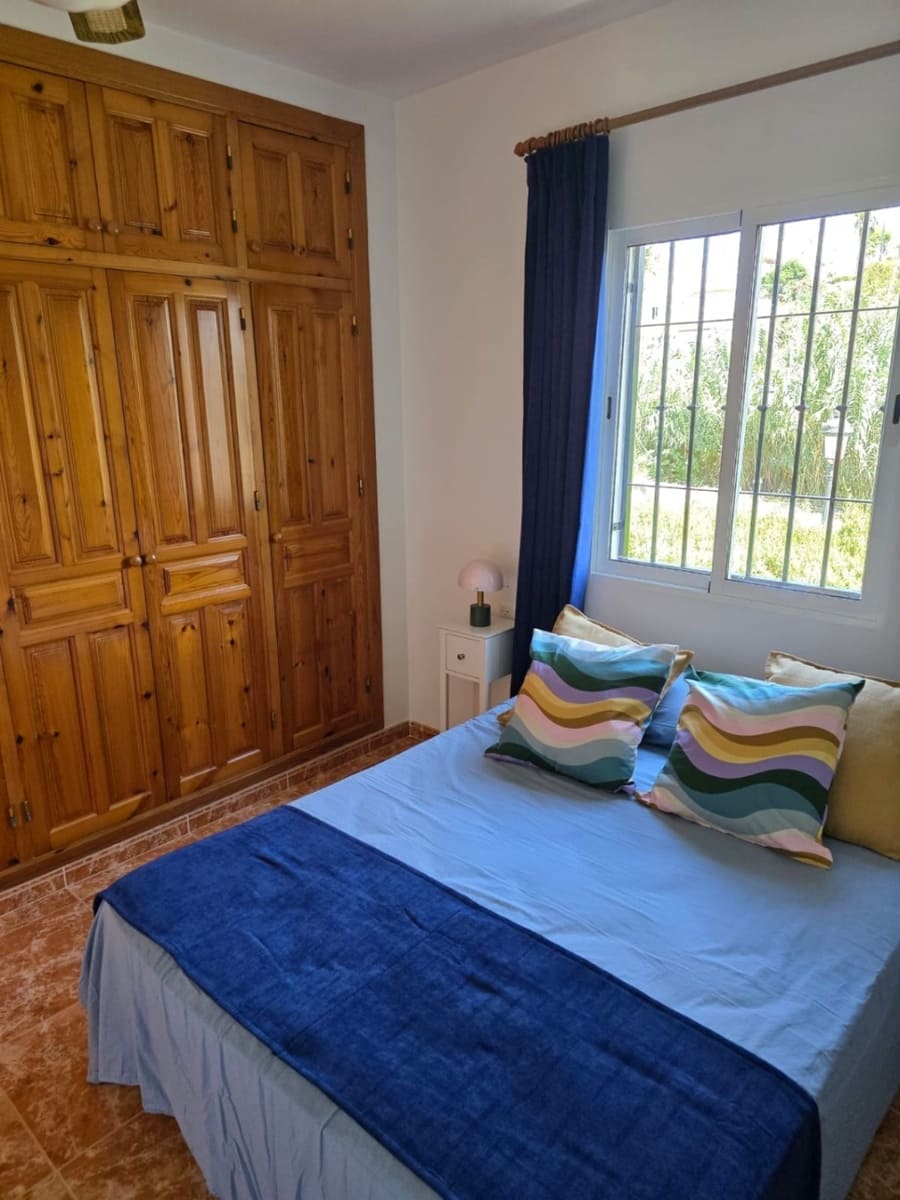 4 bedroom Apartment for sale in Nerja with pool - € 390,000 (Ref: 8926143)