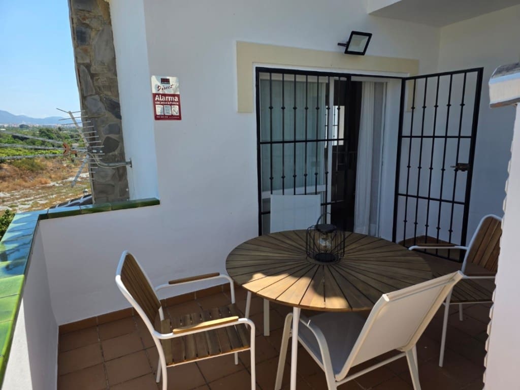 4 bedroom Apartment for sale in Nerja with pool - € 390,000 (Ref: 8926143)