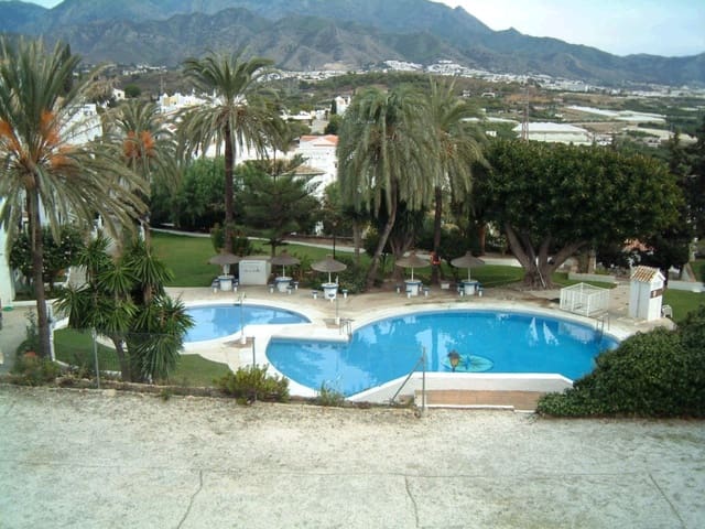 4 bedroom Apartment for sale in Nerja with pool - € 390,000 (Ref: 8926143)