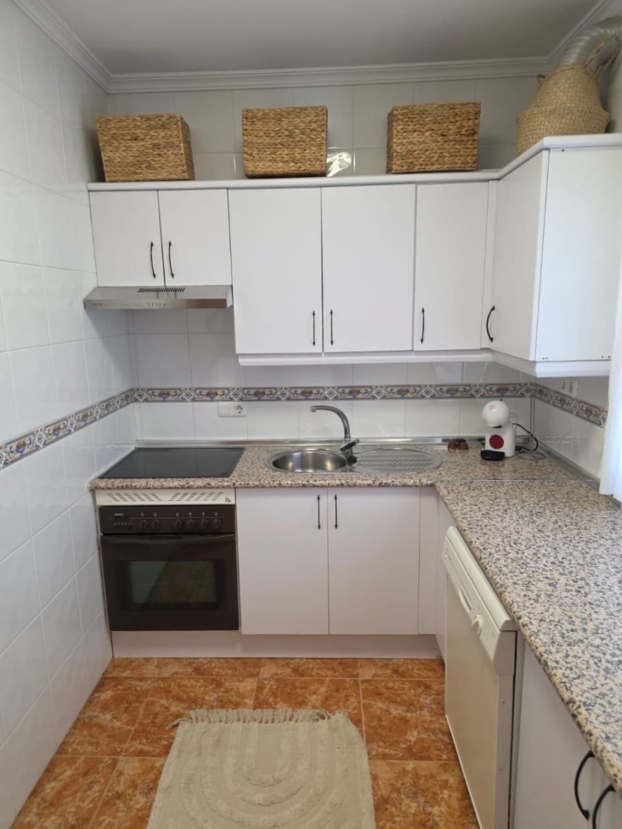 4 bedroom Apartment for sale in Nerja with pool - € 390,000 (Ref: 8926143)