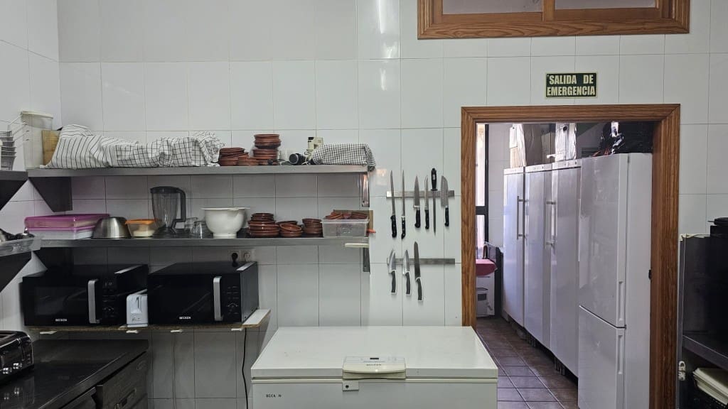 Restaurant/Bar til salgs i Nerja - € 150 000 (Ref: 8932261)