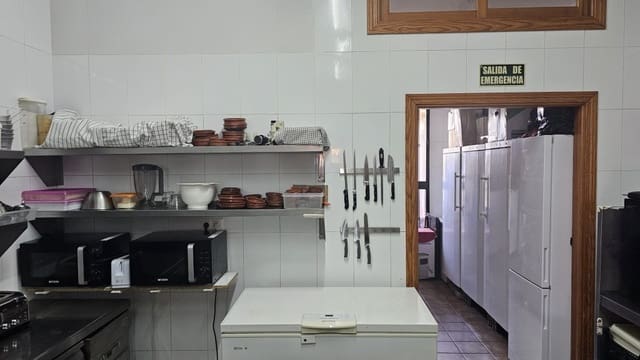 Restaurant/Bar til salgs i Nerja - € 150 000 (Ref: 8932261)