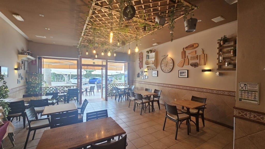 Restaurant/Bar til salgs i Nerja - € 150 000 (Ref: 8932261)