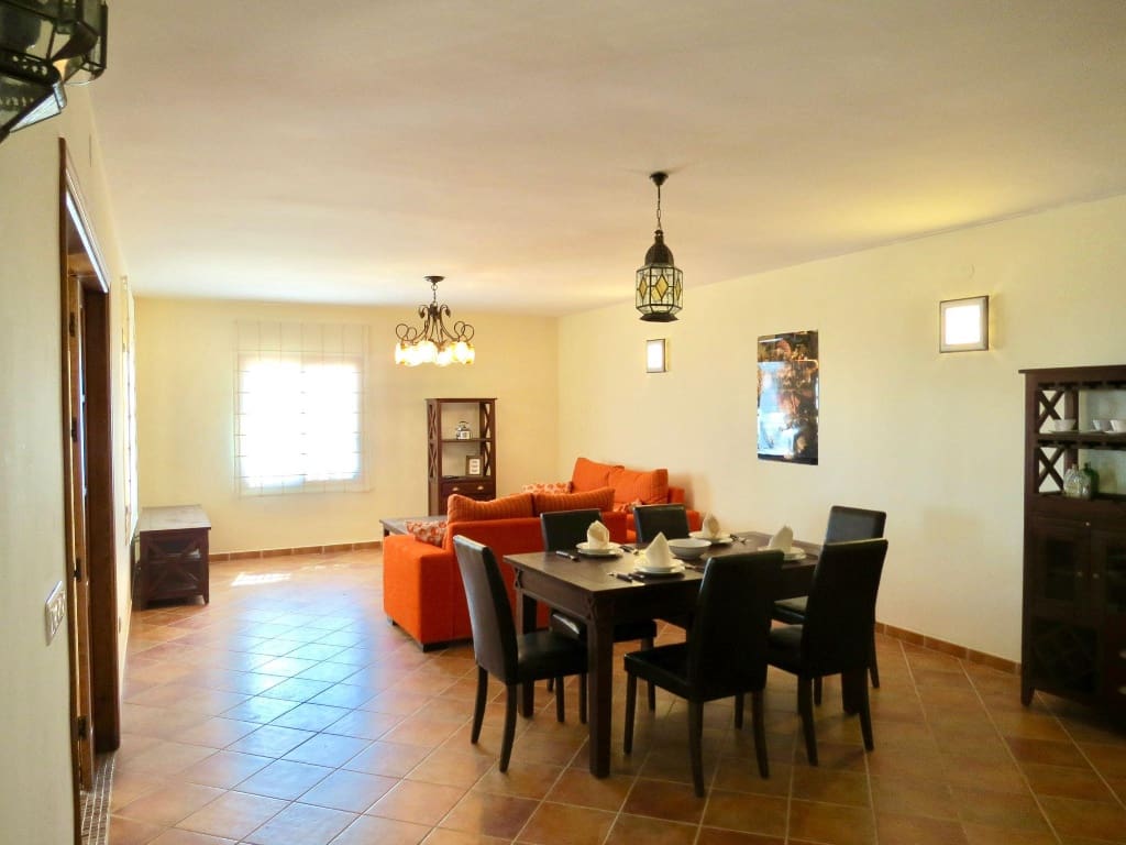 3 soveværelse Villa til leje i Triana med swimmingpool garage - € 2.600 (Ref: 8976022)