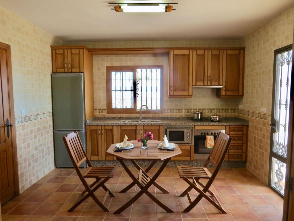 3 soveværelse Villa til leje i Triana med swimmingpool garage - € 2.600 (Ref: 8976022)