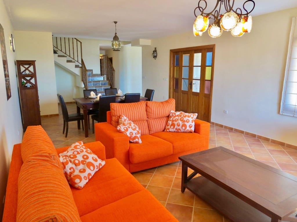 3 soveværelse Villa til leje i Triana med swimmingpool garage - € 2.600 (Ref: 8976022)