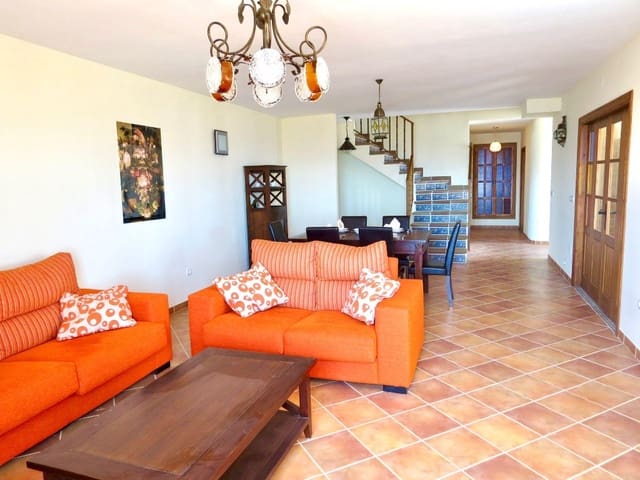 3 sypialnia Willa do wynajęcia w Triana, Vélez-Málaga z basenem garażem - 2 600 € (Ref: 8976022)