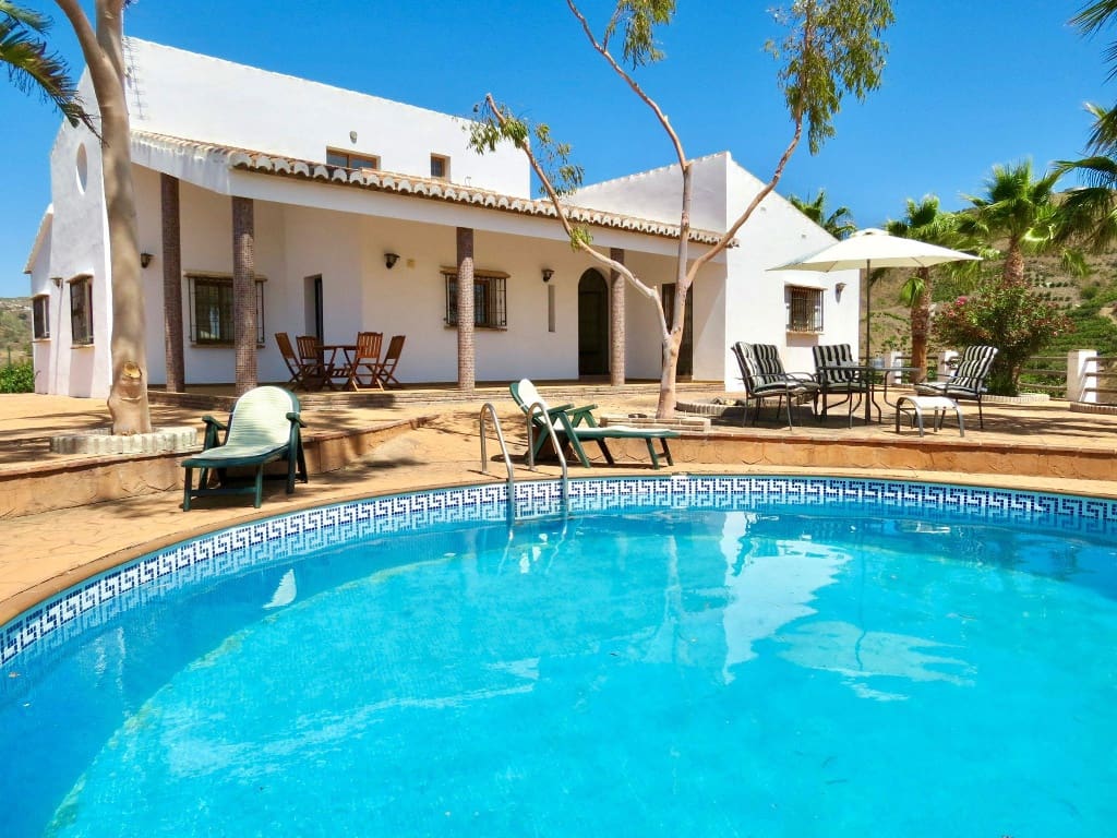 3 soveværelse Villa til leje i Triana med swimmingpool garage - € 2.600 (Ref: 8976022)