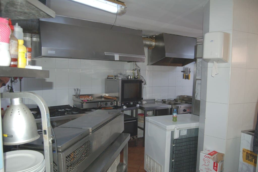 10 soveværelse Restaurant/Bar til salg i Nerja - € 110.000 (Ref: 9023015)