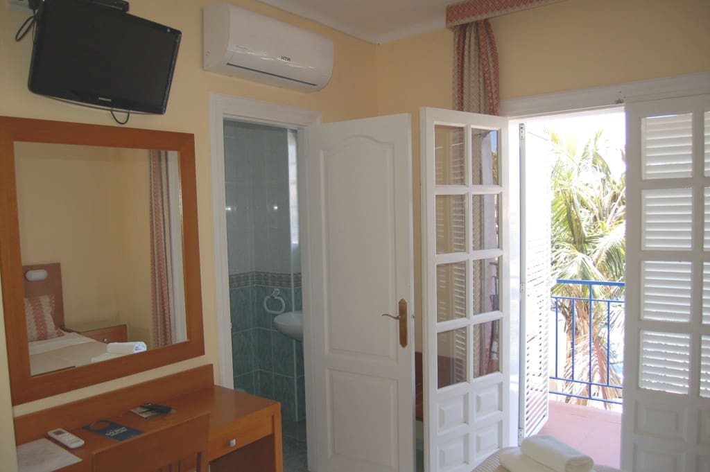 10 soveværelse Restaurant/Bar til salg i Nerja - € 110.000 (Ref: 9023015)