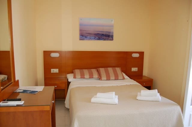 10 slaapkamer Restaurant/bar te koop in Nerja - € 110.000 (Ref: 9023015)