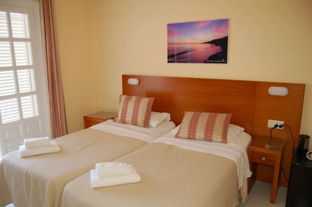 10 slaapkamer Restaurant/bar te koop in Nerja - € 110.000 (Ref: 9023015)