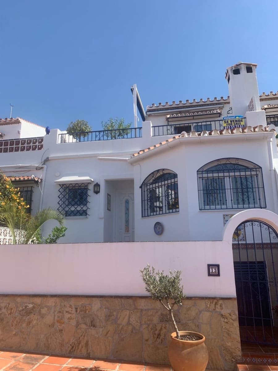 2 makuuhuone Omakotitalo myytävänä paikassa Nerja mukana uima-altaan - 359 000 € (Ref: 9029218)