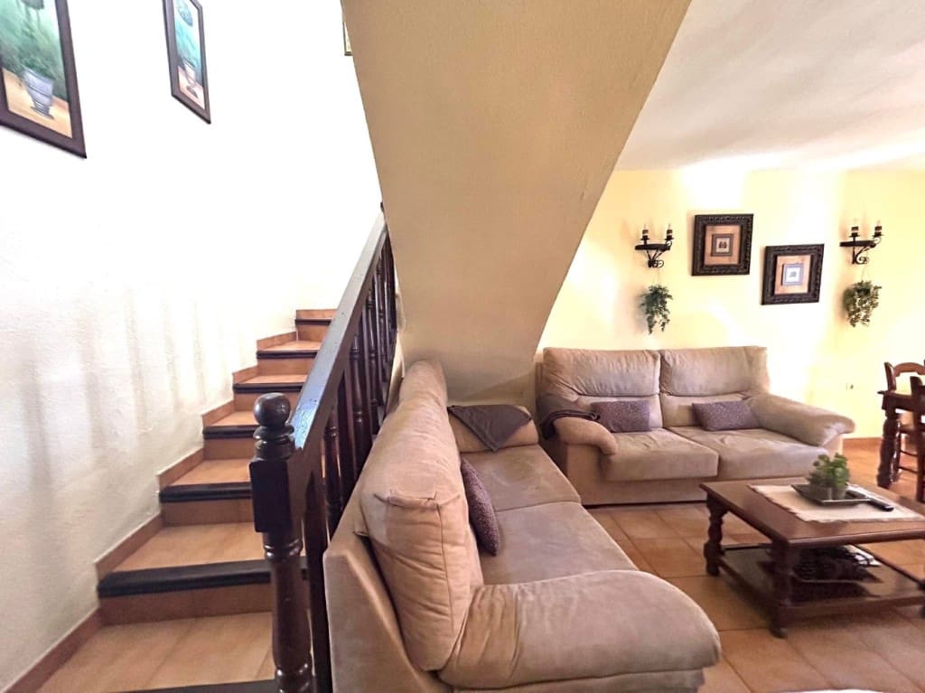 3 soveværelse Byhus til leje i Nerja med swimmingpool - € 1.150 (Ref: 9042107)