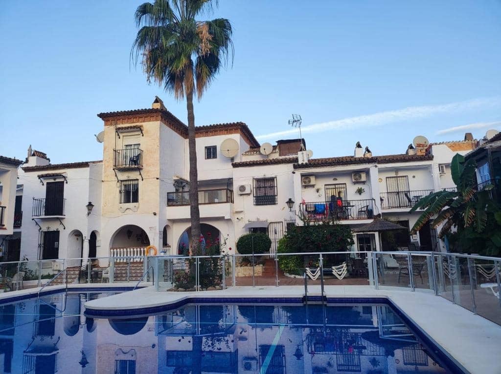 Casa de 3 habitaciones en Nerja en alquiler con piscina - 1.150 € (Ref: 9042107)