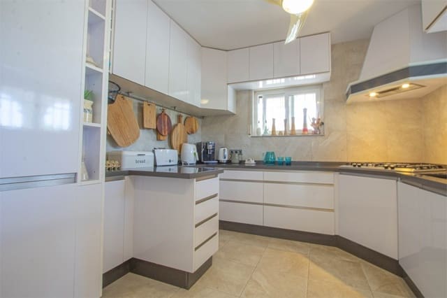 3 bedroom Villa for sale in Nerja with pool garage - € 695,000 (Ref: 9065044)