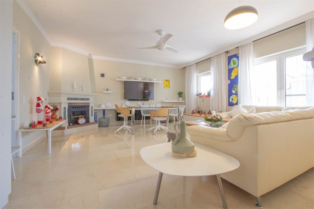 3 bedroom Villa for sale in Nerja with pool garage - € 695,000 (Ref: 9065044)