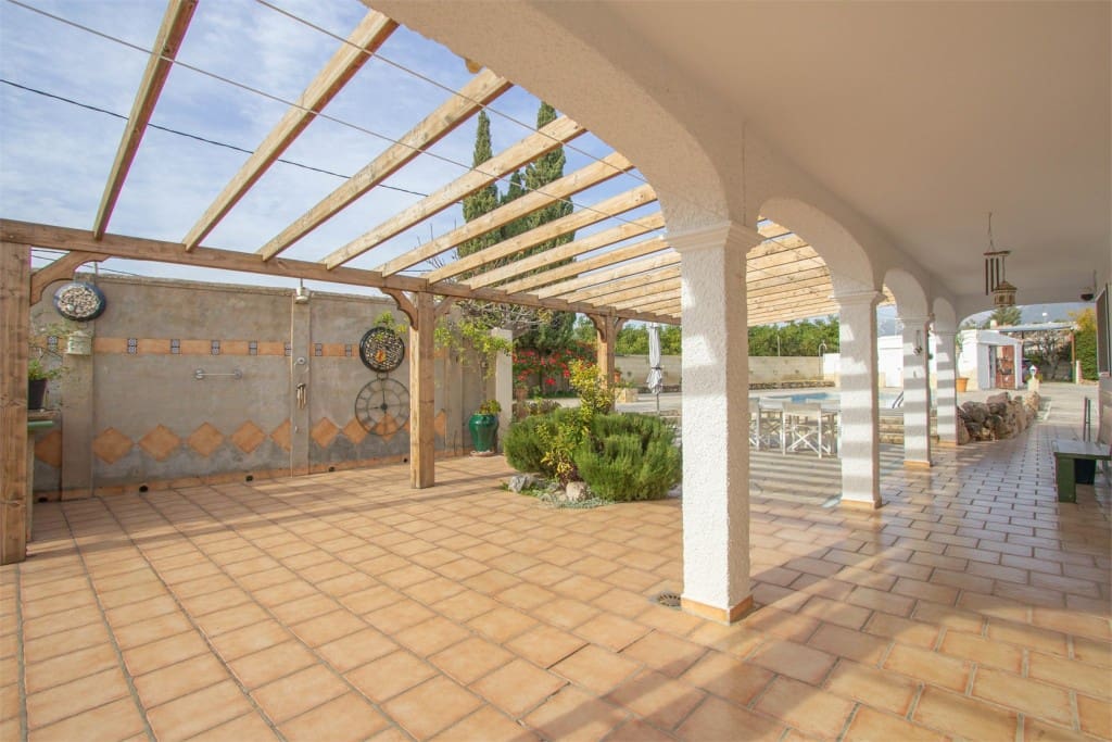 3 bedroom Villa for sale in Nerja with pool garage - € 695,000 (Ref: 9065044)