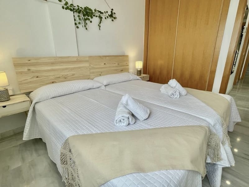 1 slaapkamer Appartement te huur in Nerja met zwembad garage - € 1.000 (Ref: 9074969)