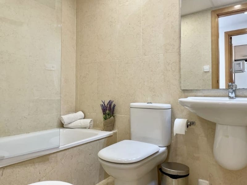 1 slaapkamer Appartement te huur in Nerja met zwembad garage - € 1.000 (Ref: 9074969)