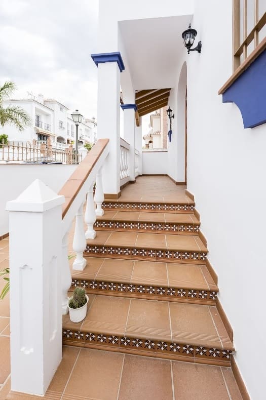 3 soveværelse Byhus til leje i Nerja med swimmingpool - € 1.200 (Ref: 9081404)