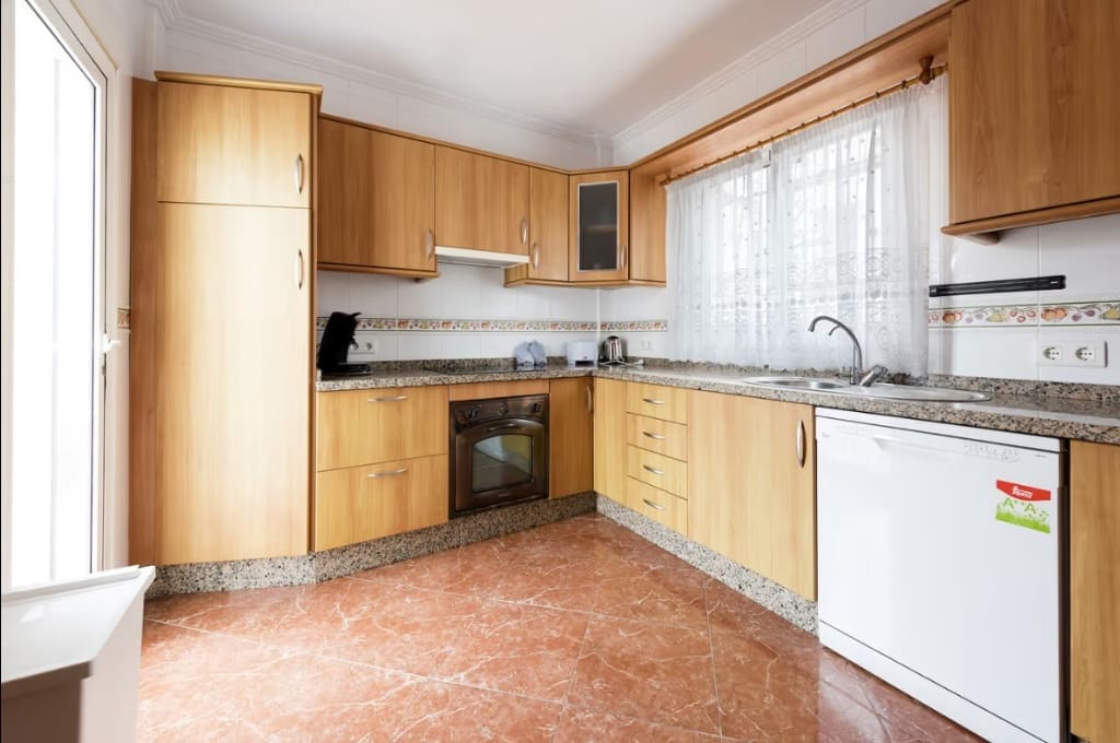 3 soveværelse Byhus til leje i Nerja med swimmingpool - € 1.200 (Ref: 9081404)