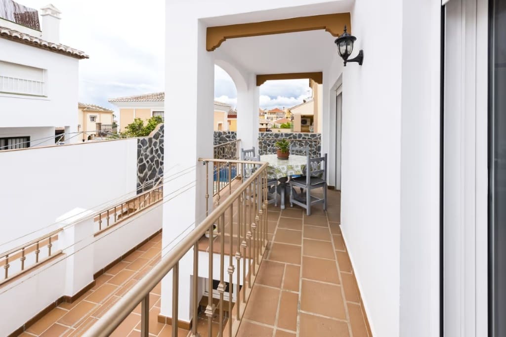 3 soveværelse Byhus til leje i Nerja med swimmingpool - € 1.200 (Ref: 9081404)