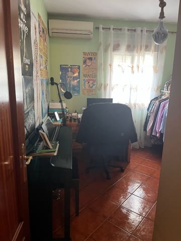 6 makuuhuone Huvila myytävänä paikassa La Cala del Moral, Rincón de la Victoria mukana uima-altaan - 765 000 € (Ref: 9112223)