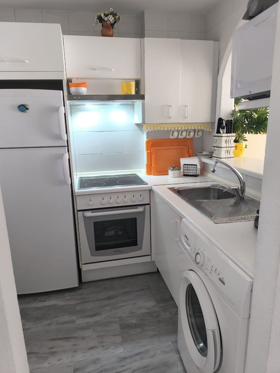 1 quarto Apartamento para arrendar em Torrox-Costa com piscina - 750 € (Ref: 9195447)