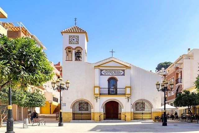 3 slaapkamer Villa te koop in Rincon de la Victoria met zwembad - € 421.000 (Ref: 9214936)