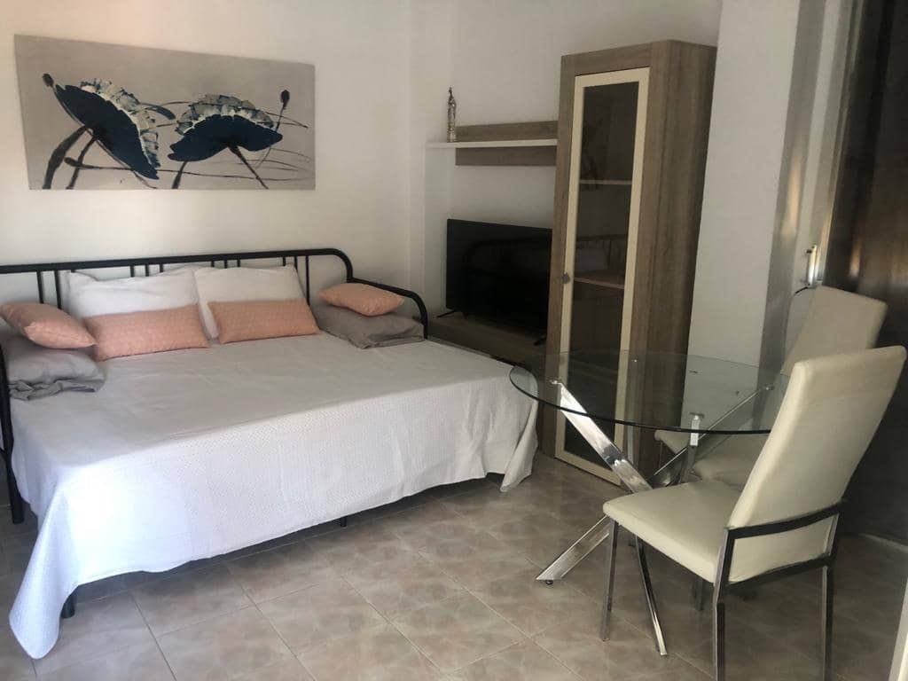 Studio til leie i Nerja med svømmebasseng - € 700 (Ref: 9217704)