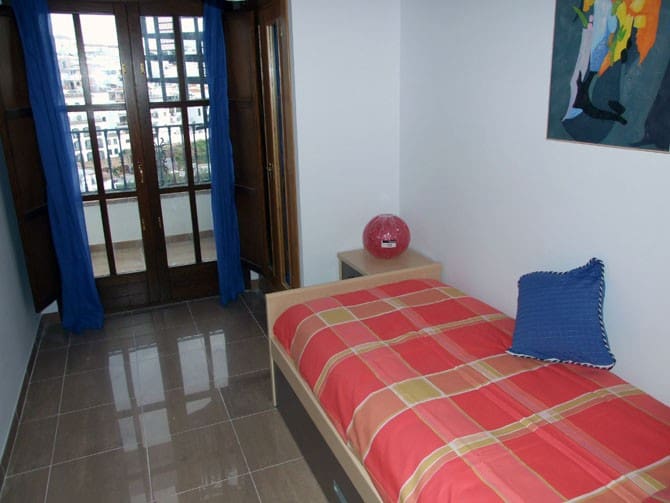 2 bedroom Penthouse for rent in Frigiliana with pool - € 1,200 (Ref: 9272322)