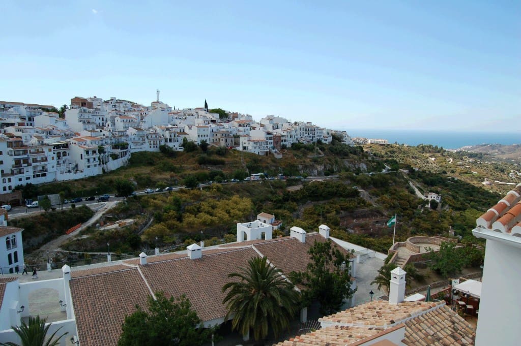 2 bedroom Penthouse for rent in Frigiliana with pool - € 1,200 (Ref: 9272322)