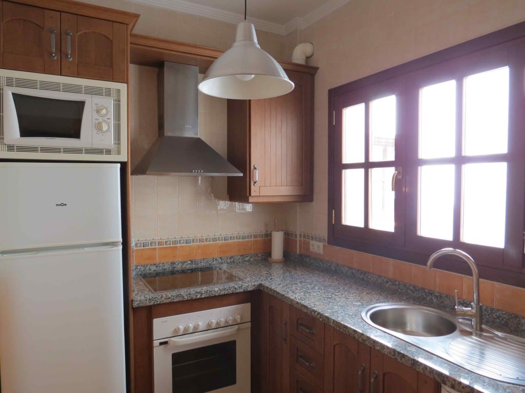 2 bedroom Penthouse for rent in Frigiliana with pool - € 1,200 (Ref: 9272322)