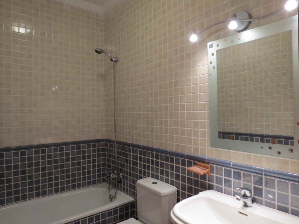 2 bedroom Penthouse for rent in Frigiliana with pool - € 1,200 (Ref: 9272322)