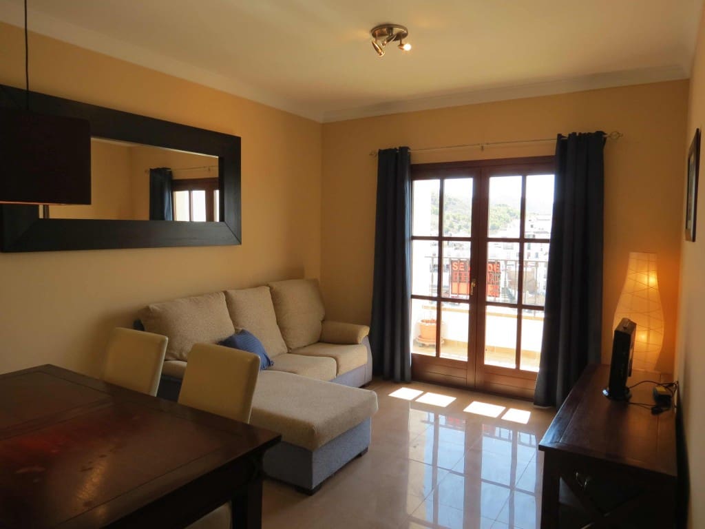 2 bedroom Penthouse for rent in Frigiliana with pool - € 1,200 (Ref: 9272322)