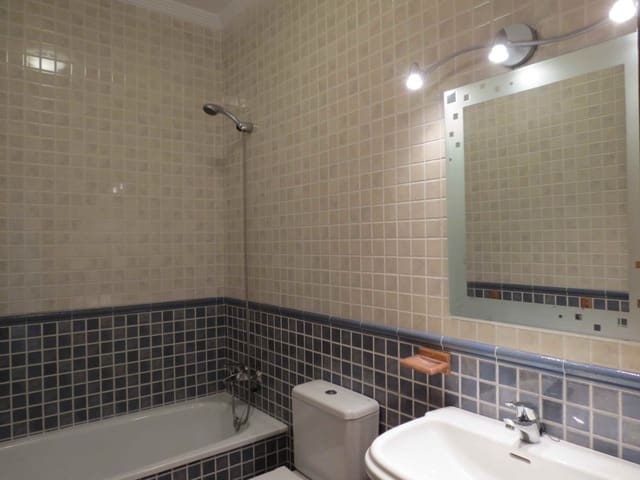 2 bedroom Penthouse for rent in Frigiliana with pool - € 1,200 (Ref: 9272322)