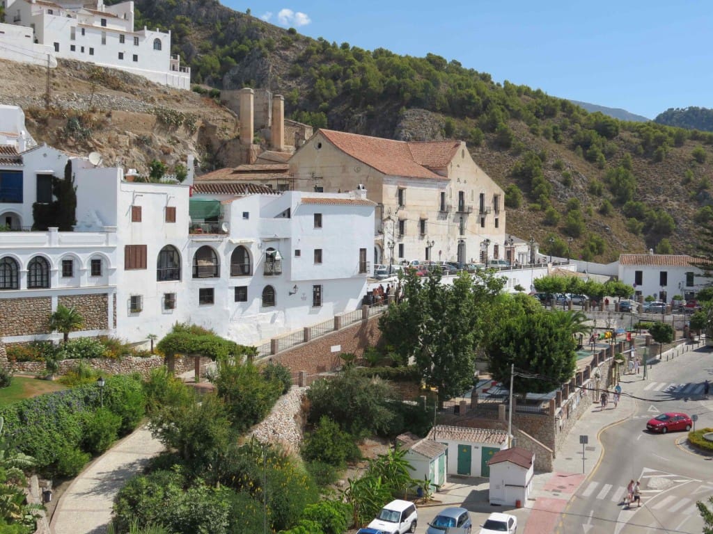 2 bedroom Penthouse for rent in Frigiliana with pool - € 1,200 (Ref: 9272322)