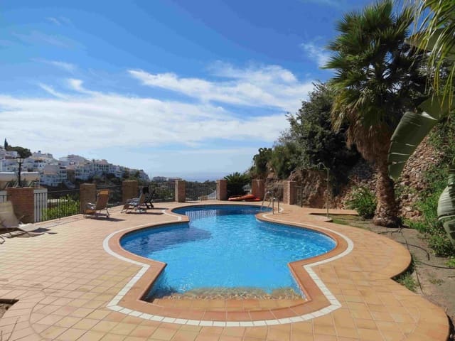 2 bedroom Penthouse for rent in Frigiliana with pool - € 1,200 (Ref: 9272322)