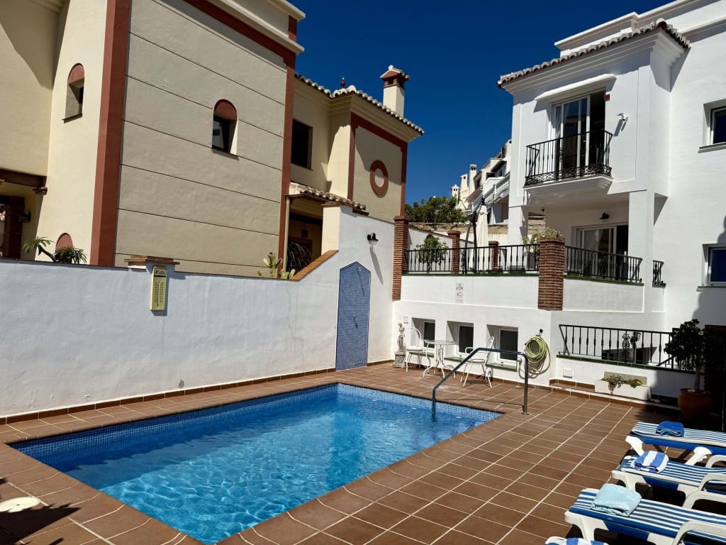 3 bedroom Villa for sale in Nerja with pool garage - € 675,000 (Ref: 9276160)