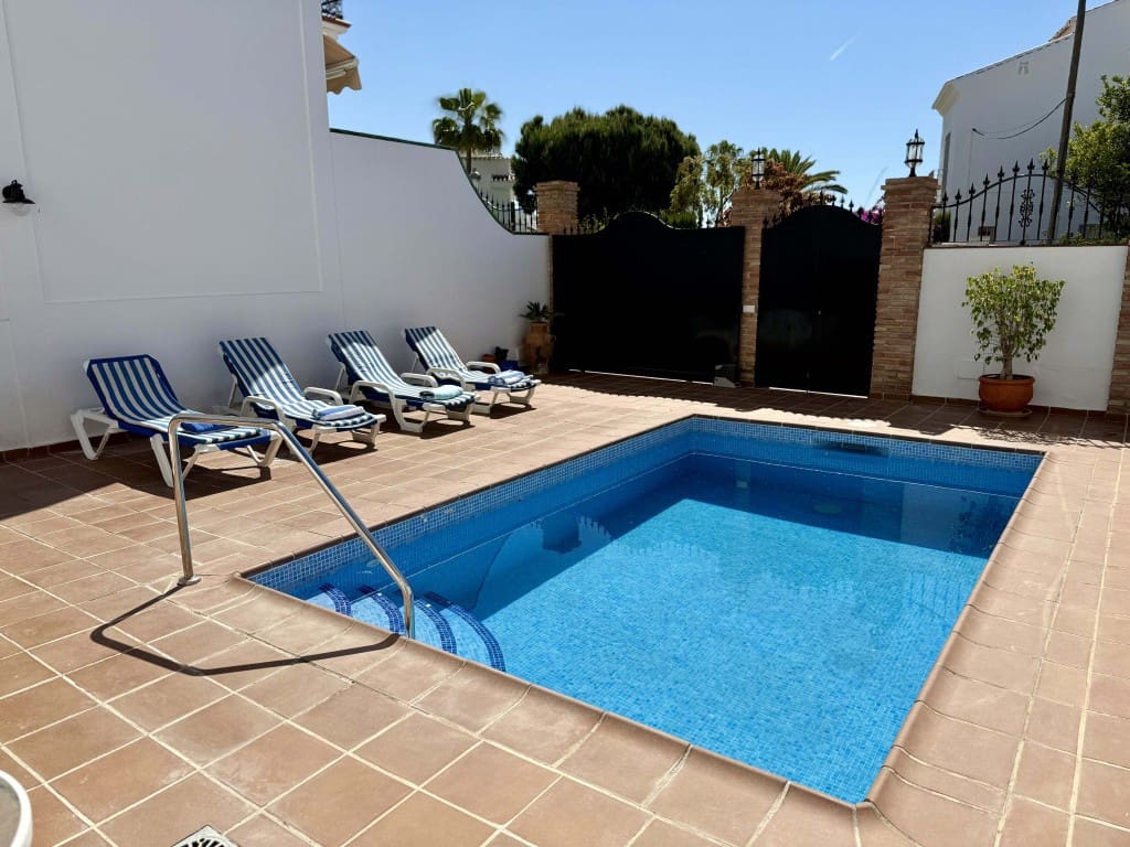 3 bedroom Villa for sale in Nerja with pool garage - € 675,000 (Ref: 9276160)