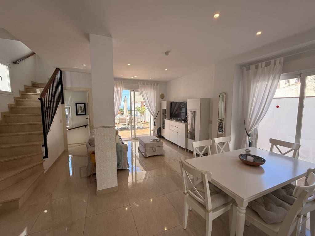 3 bedroom Villa for sale in Nerja with pool garage - € 675,000 (Ref: 9276160)